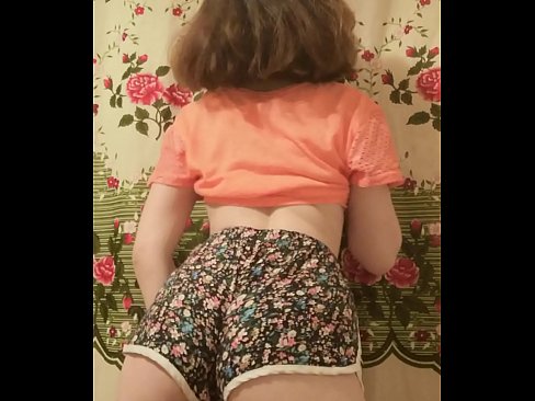 ❤️ Una ghjovana sexy si spoglia i pantaloncini davanti à a camera ❤❌ Porno à co.chancel.top ❌❤